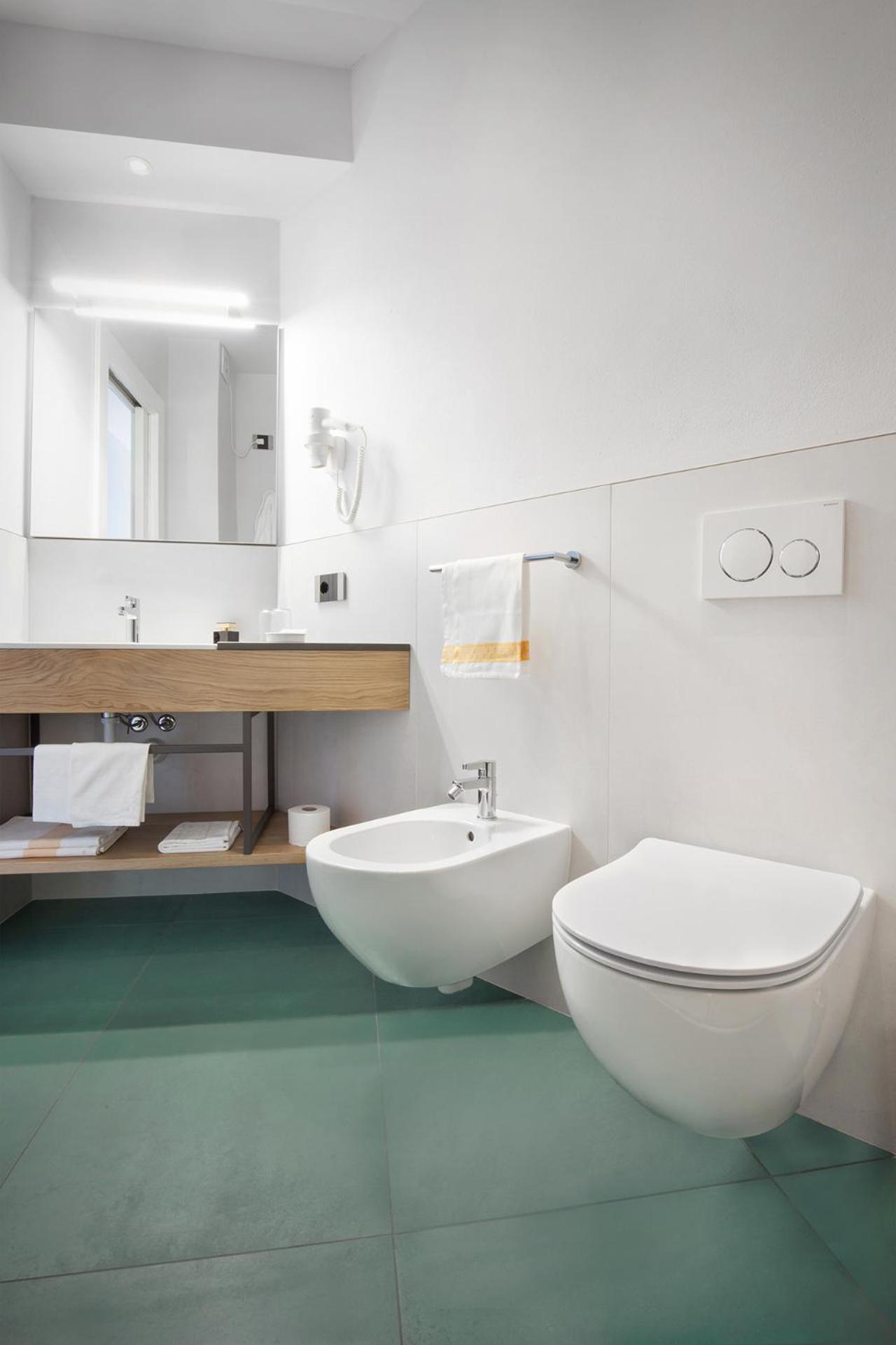Hotel Gabbiano - Garda Lake Collection מראה חיצוני תמונה