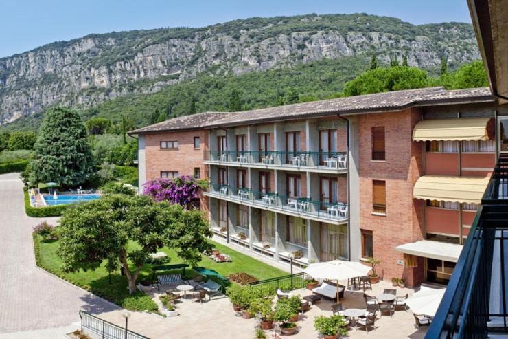 Hotel Gabbiano - Garda Lake Collection מראה חיצוני תמונה